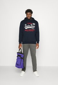 Jack & Jones JJELOGO HOOD PLUS SIZE - Hoodie - dark blue