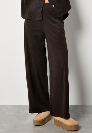 PLEAT DETAIL - Stoffhose - brown