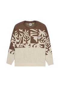 Bruine en crème gebreide trui met abstracte bladerenpatronen, ronde hals, lange mouwen en een klein logopatch op de borst.
