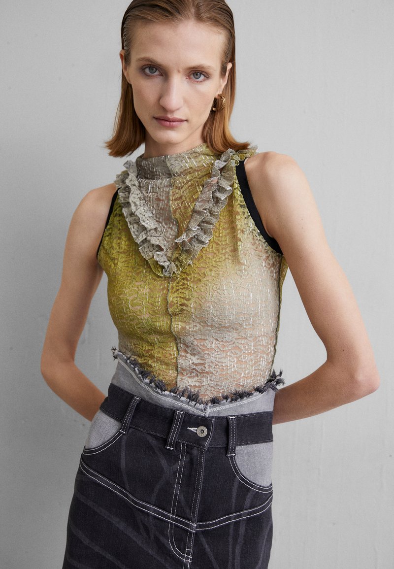 Clear To Rain SLEEVELESS STRETCHED Top green/grün Zalando.de