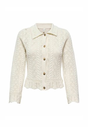 Cardigan crème tricoté avec col, devant boutonné et ourlet festonné. Motif texturé avec détails en ajouré et en torsades.