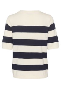 Cremefarbener und marineblauer gestreifter Pullover mit kurzen Ärmeln, runder Ausschnit und weicher Textur. Enthält abwechselnd breite horizontale Streifen.