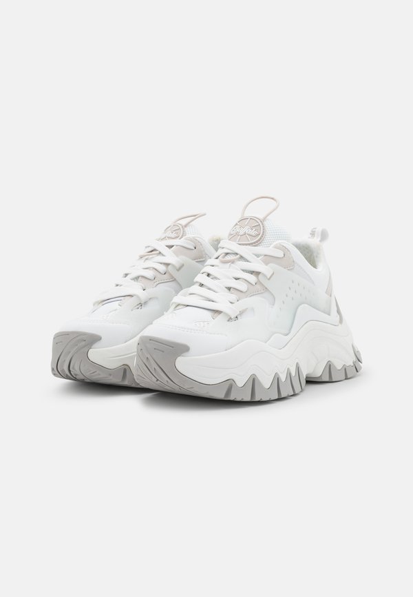 TRAIL ONE  - Trainers3