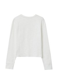 Top cropped bianco a maniche lunghe con scollatura rotonda. Il tessuto ha una finitura testurizzata e presenta un design semplice e pulito, senza decorazioni.
