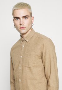 Only & Sons ONSNIKO LIFE SHIRT - Camisa - kangaroo