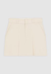 Beige bomull mini kjol med en åtsittande midja, b�ältesöglor, två framfickor och subtila veckdetaljer för en avslappnad passform.