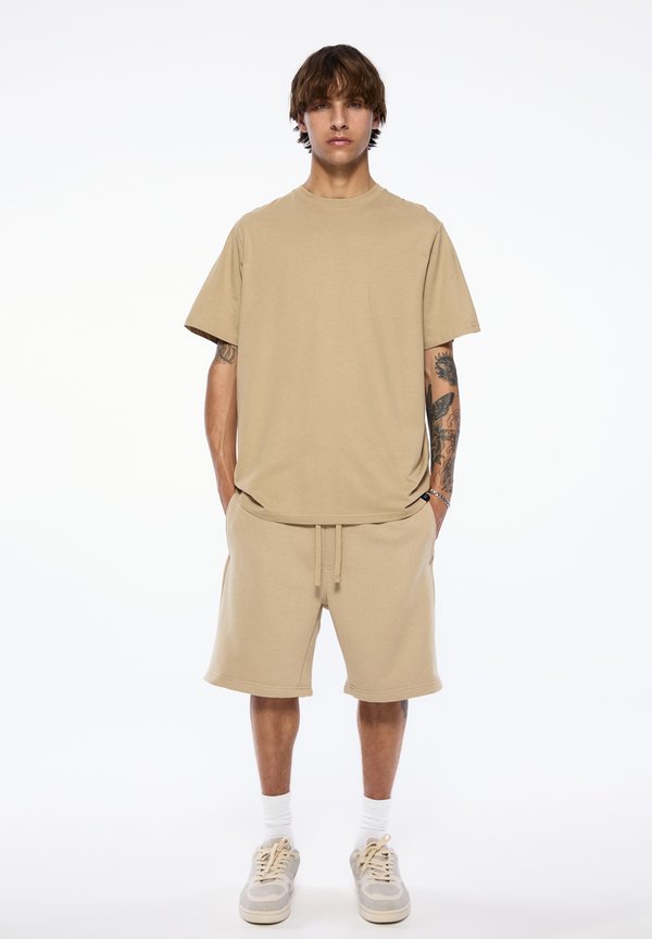 SET BERMUDA SHORTS AND T-SHIRT - Jogginghose - sand