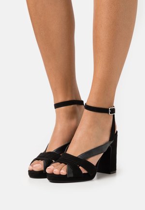 Korkeakorkoiset sandaalit - black