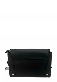 Borsa a tracolla nera in pelle con finitura testurizzata, hardware color oro, chiusura superiore con zip e compartimento anteriore con patta.