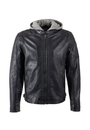 Schwarze Lederjacke mit einer grauen Kapuzenjacke darunter. Verfügt über einen Frontreißverschluss, zwei seitliche Reißverschlusstaschen und gesteppten Schulterdetails.