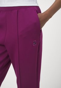 Nike Performance HERITAGE PANT - Treniņtērpa apakšdaļas - sangria