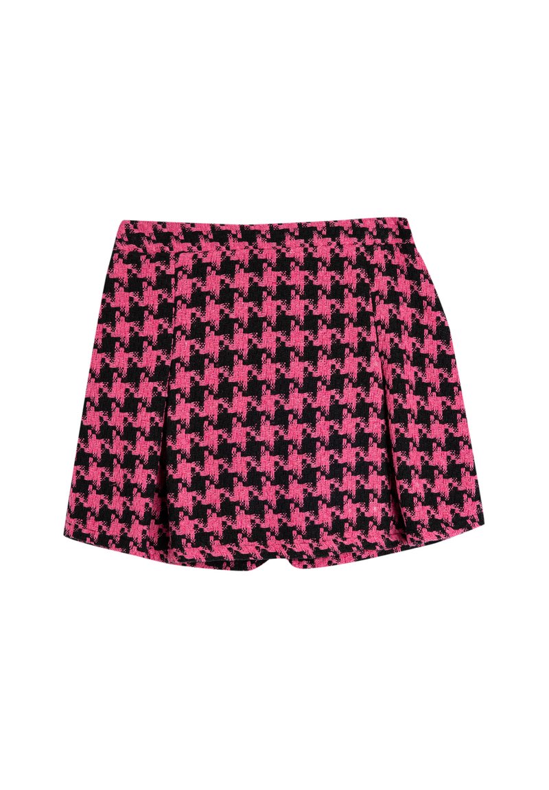 Shorts a scacchi nero e rosa con pinces, tessuto strutturato e vita aderente.