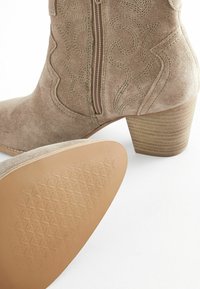 Next FOREVER COMFORT STITCHED DETAIL WESTERN - Botines camperos - mink brown