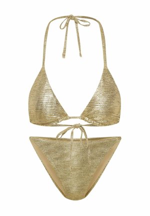Zlatý metalický bikiny set so trojuholníkovým vrchom a zodpovedajúcimi spodkami. Obsahuje tenké viazania a textúrovaný povrch pre vizuálny záujem.