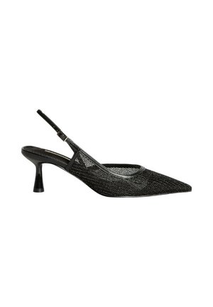 Zapato slingback de malla negra con punta afilada y tacón cilíndrico. Presenta una parte superior transparente y una correa de tobillo ajustable.