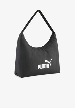 Geantă de umăr din țesătură neagră, cu o textură netedă, având un logo alb proeminent "PUMA" și o curea simplă neagră. Închidere cu fermoar în partea de sus.