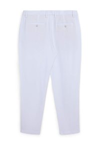 Pantaloni bianchi con taglio dritto delle gambe, dotati di due tasche posteriori con chiusura a bottone e una superficie in tessuto liscia.