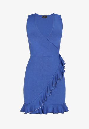 Rochie tricotată albastră cu decolteu în V, design tip înfășurare, tiv ondulat și accente de mărgele pe volane. Textură netedă cu o siluetă ajustată.