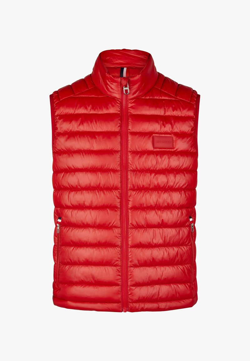 Rote gepolsterte ärmellose Weste mit hohem Kragen, Frontreißverschluss und zwei Seitentaschen. Verfügt über eine gesteppte Textur und Logodetail.