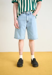 Carhartt WIP - LANDON  - Short en jean - blue bleached Image miniature 1