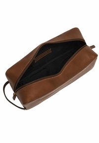 Pochette en cuir marron avec une texture lisse, fermeture éclair et intérieur noir. Dotée d'une petite poignée et d'un détail de couture contrastant.