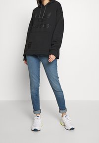 adidas Originals Luvtröja - black