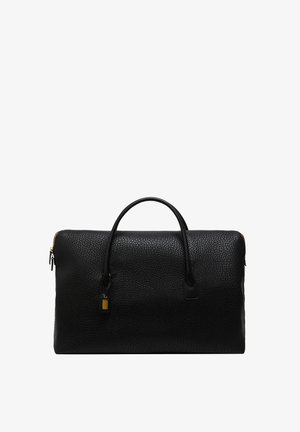 Zwarte leren tas met een gestructureerde afwerking, voorzien van een ritssluiting, bovenhandvatten en een gouden accent op de rits.