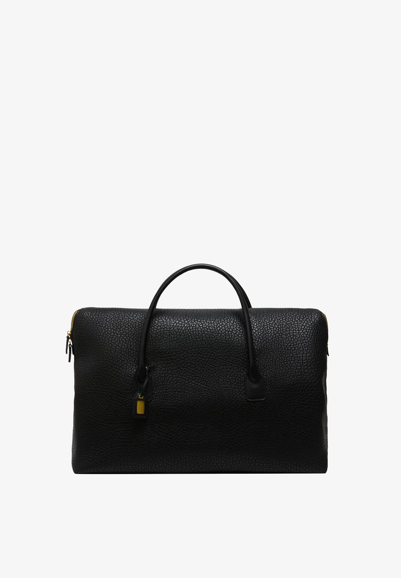 Bolso de cuero negro con un acabado texturizado, que presenta un cierre de cremallera, asas superiores y un detalle en dorado en el tirador de la cremallera.