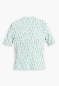 Světle modré tričko s krátkým rukávem a opakujícím se vzorem textu "LEVI'S". Měkká tkanina, volný střih, kulatý výstřih a rovný spodní lem.