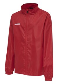 Giacca a vento rossa realizzata in materiale liscio e resistente all'acqua; presenta un colletto alto, zip completa e polsini elastici. Logo sul lato sinistro del petto.