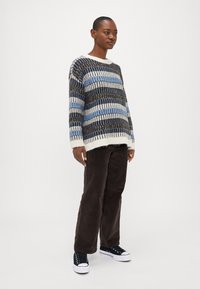 Vero Moda Petite VMTIFFANY O NECK - Camisola - birch/chocolate torte/allure