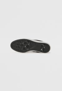 Converse CHUCK TAYLOR ALL STAR - Höga sneakers - black/soft red/green