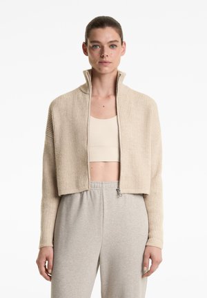 OYSHO CROPPED  HIGH COLLAR  - Strickjacke - stone