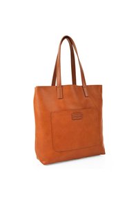 Bolso tote de cuero marrón con acabado texturizado, forma rectangular, dos asas planas y un bolsillo delantero con una etiqueta de la marca.