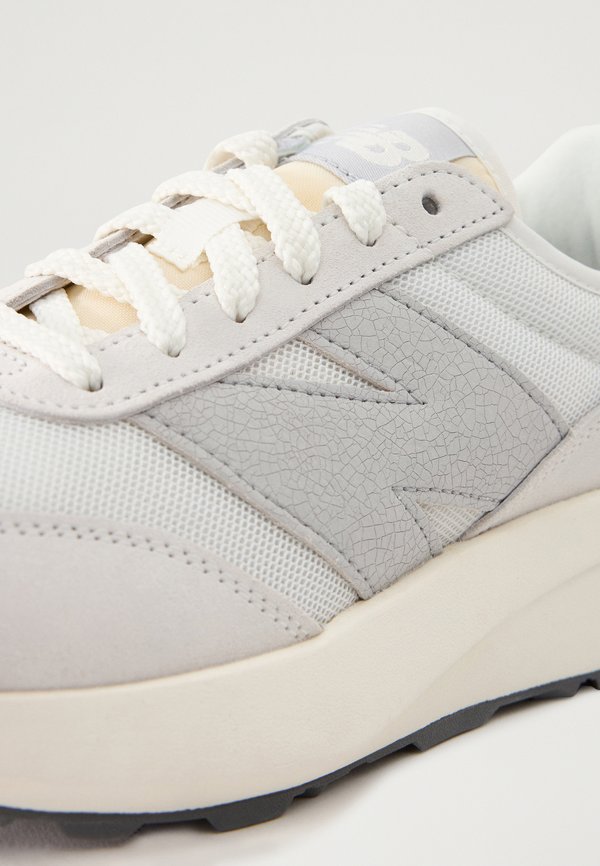 370 UNISEX - Trainers - reflection3