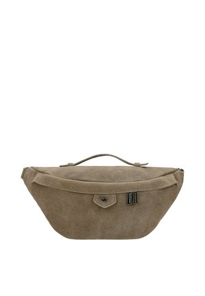 Brązowa zamszowa nerka z górnym uchwytem, zamkiem błyskawicznym i małą czarną naszywką z logo na przednim środku.