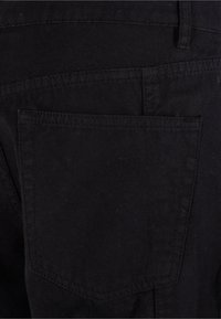 Thumbnail Image 14
