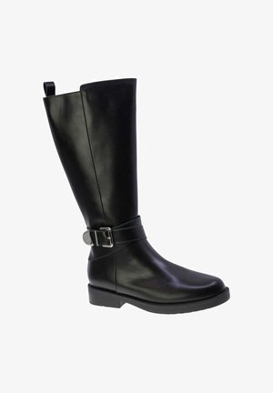 Stivale nero al ginocchio realizzato in pelle liscia, con suola piatta, gambale ampio e dettaglio con fibbia sulla cinghia alla caviglia.