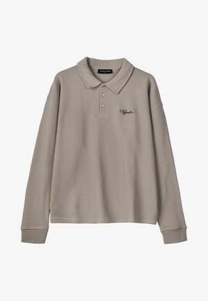 Heled halli vahva vaffelitekstuuri ja pikkade varrukatega polo, millel on kolm nuppu ja ribavarruka. Rinnal on must tikandiga logo.