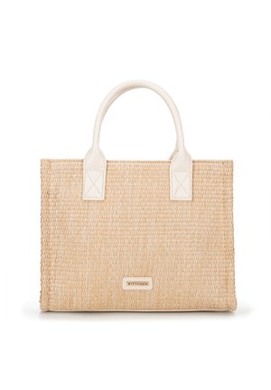 Sac à main en paille tissée de couleur beige naturel avec des accents en simili-cuir blanc lisse. Il possède deux poignées supérieures et un logo en métal de marque.