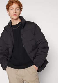 Tommy Jeans BACK LOGO PUFFER - Žieminė striukė - black