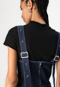 BLANCHE ULRIKA DRESS - Dongerikjole - rinse