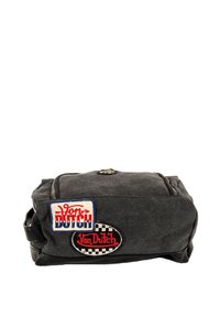 Borsa rettangolare in tessuto grigio con base in pelle nera, caratterizzata da toppa "Von Dutch" rossa e blu e design a scacchiera. Chiusura con zip.