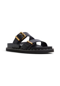 Sandali neri in pelle con due fasce larghe, fibbie in metallo dorato e una suola platform nera con borchie dorate decorative lungo il bordo.