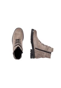 Stivali in camoscio beige con punta tonda, lacci frontali e cerniera laterale. Presentano una suola in gomma lavorata e un colletto imbottito per il massimo comfort.