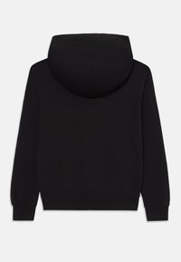 Sweatshirt à capuche noir, fabriqué en tissu doux. Il dispose de manches longues, de poignets côtelés et d'une texture lisse. La vue arrière montre les détails de la capuche.