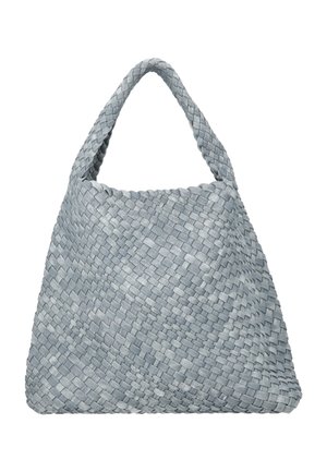 Világosszürke szövött kézitáska széles fonott fogóval és texturált, rugalmas testtel.