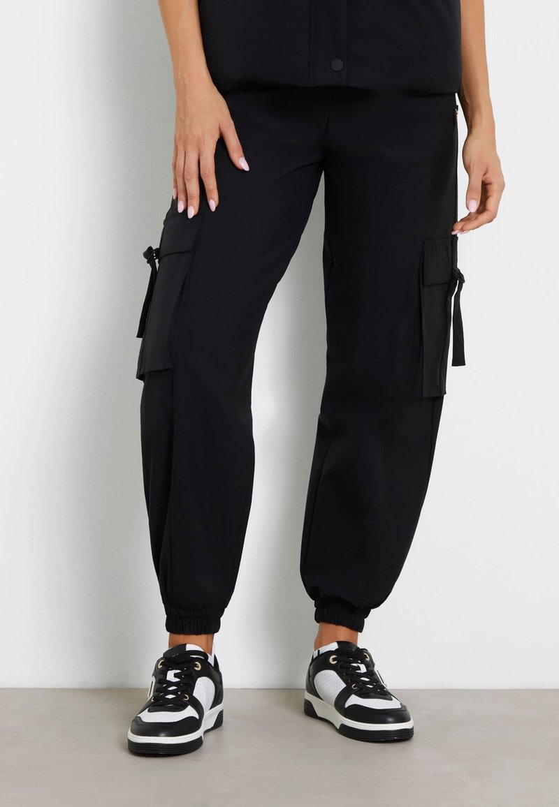Guess MID WAIST  - Pantaloni cargo - schwarz