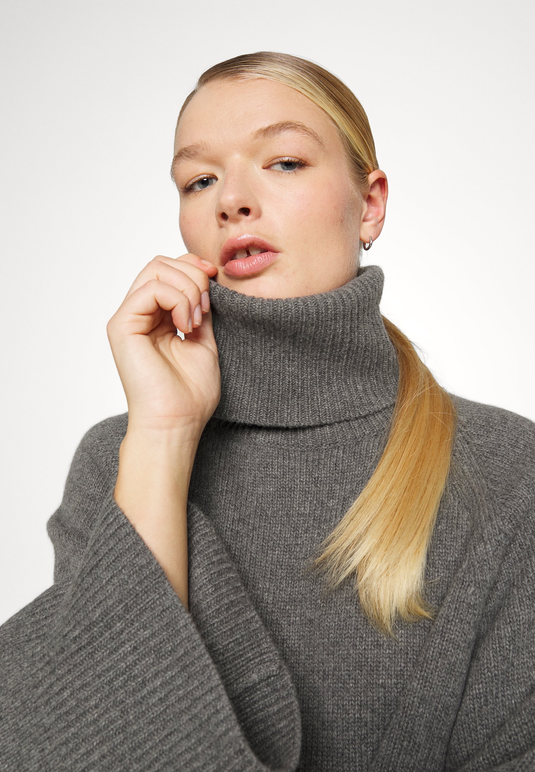 theory turtleneck