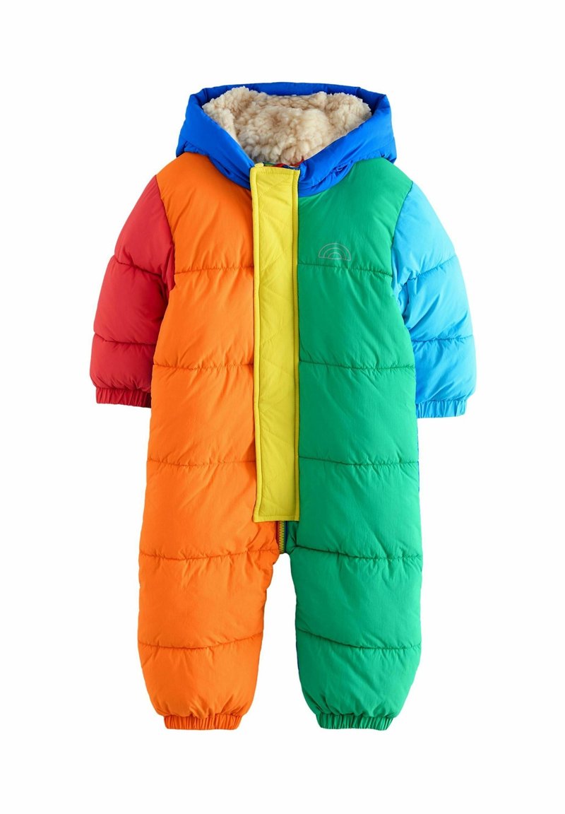 Combinaison de neige rembourrée pour nourrisson, à blocs de couleurs, avec capuche, doublure en polaire, poignets élastiques et fermeture éclair frontale recouverte d'un rabat jaune.